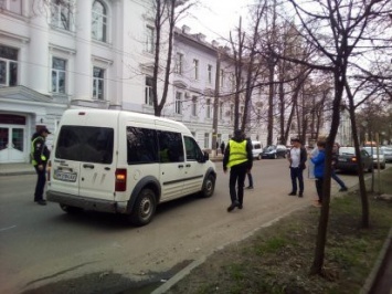 Из-за ДТП в центре Сум затруднено движение на Петропавловской