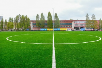Президент ФФУ открыл два футбольных поля в Днепропетровской области