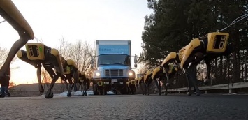 Boston Dynamics показала, как ее роботы тащат грузовик: видео