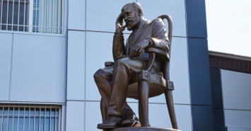 В Харькове открыли памятник судебному медику Николаю Бокариусу