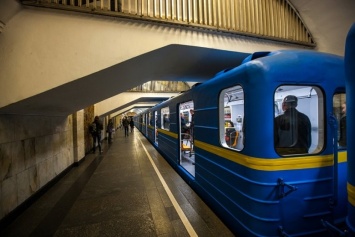 На Пасху и в поминальные дни метро и наземный транспорт Киева будет работать дольше