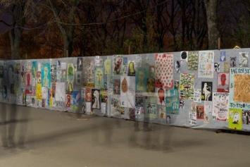В Харькове ночью уничтожили детскую плакатную выставку