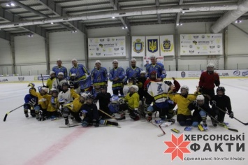Праздник хоккея в Херсоне: товарищеская игра и сюрприз от руководства "Днепра"