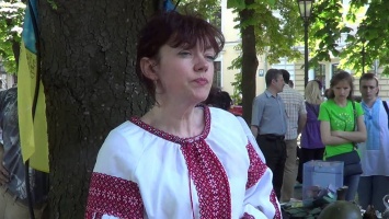 Одесская «евромайдановка» назвала Порошенко госизменником и похвалила Зеленского
