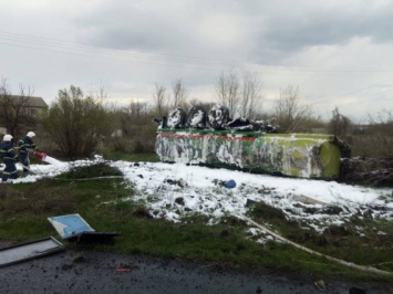 38-летний водитель, перевернувшейся фуры с топливом, умер в больнице Николаевской области