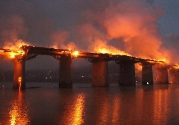 На дороге в Архангельской области сожгли мосты для строительства мусорного полигона из Москвы