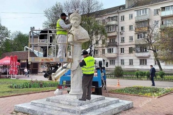 В Одессе отремонтировали памятник гетману Богдану Хмельницкому