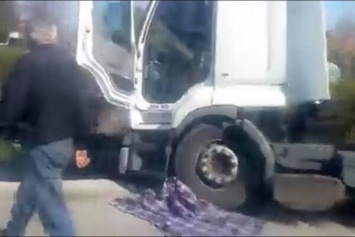 Тащил тело семь метров: на Львовщине грузовик насмерть сбил ребенка