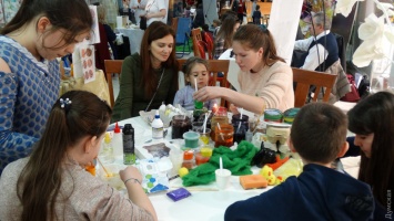 Шоколадный квест и триста юных моделей: в Одессе проходит весенний Mamafest