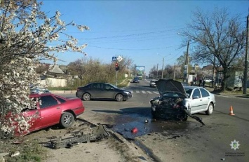 В Харькове не поделили дорогу "Volkswagen" и "Оpel": три человека в больнице, - ФОТО