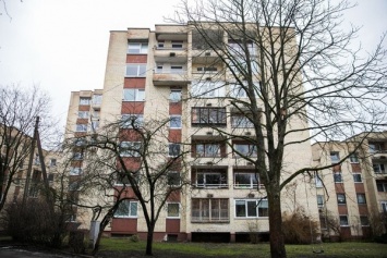 В Одессе женщина выпала с девятого этажа, но застряла на балконе у соседей