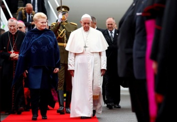 Папа поздравил католиков с Пасхой и напомнил о войне в Донбассе