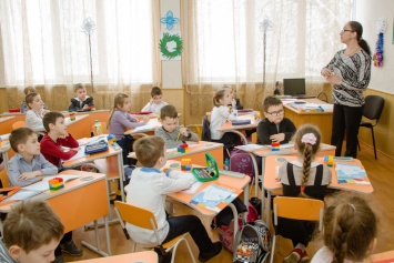 Впечатал детей в стену: в украинской школе вспыхнул скандал с учителем, родители готовы "бить морды"