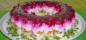 Что приготовить на Пасху: новый свекольный салат съедят раньше шубы