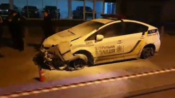 В Киеве пьяный парень угнал авто копов и сбил патрульную