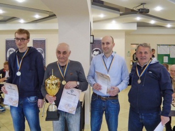 Шахматисты Кривбасса победили на областном турнире
