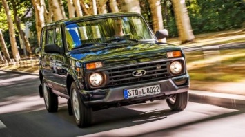 «Нива рвет Уазик!»: Обзорщик сравнил LADA 4x4 с УАЗ «Хантер» на тяжелом бездорожье