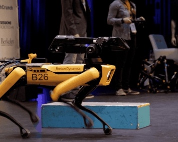 Boston Dynamics представила производственную версию робота SpotMini
