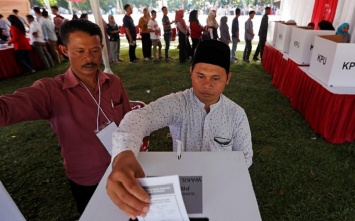 Смертельные выборы в Индонезии - 91 человек погиб, несколько сотен госпитализированы