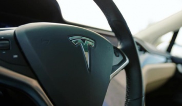 Tesla запускает сервис беспилотных такси