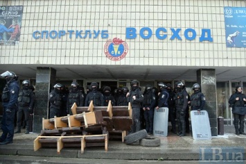 В Киеве пытались захватить спортклуб "Восход", в полицию доставлены 62 человека (обновлено)