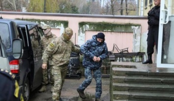 Пленным украинским морякам разрешили позвонить домой