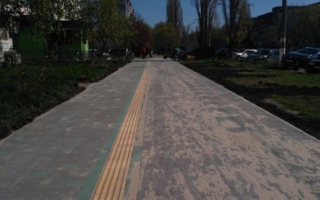 В Одессе продолжают капитальный ремонт тротуаров (ФОТО)