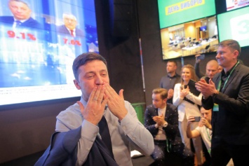 Главное за ночь: Зеленский - президент Украины, Страстная неделя и новая должность Порошенко