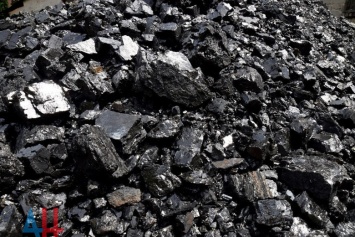 Нуждающимся жителям ДНР центр развития Донбасса за время работы передал 60300 тонн угля