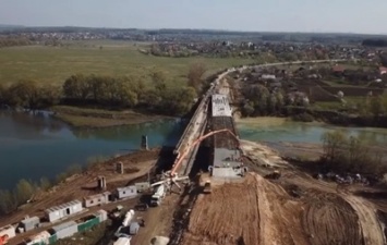 Строительство моста через Днестр: видео с дрона