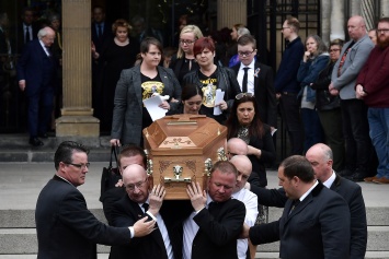 Премьер-министры Британии и Ирландии приняли участие в похоронах убитой ИРА журналистки