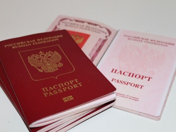 Путин упростил получение российского паспорта для жителей ОРДЛО, подозреваемые в убийстве Гандзюк пошли на сделку со следствием. Главное за день