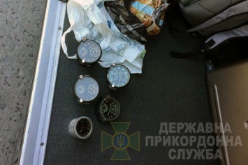 На Львовщине на границе обнаружили радиоактивные авиационные часы