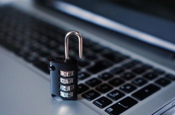 Обойтись без киберполиции: как защититься от хакеров, если вы ничего не смыслите в IT