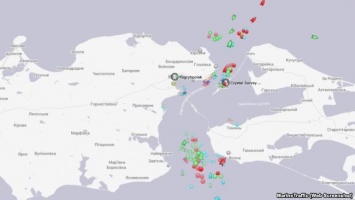 Керченский пролив заблокировала ''пробка'' из кораблей: фото и видео