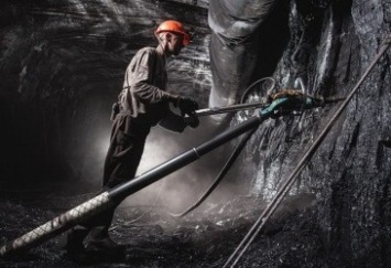 Зарплаты шахтерам Донбасса повысили до европейского уровня
