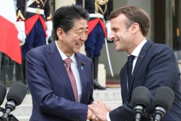 Макрон и Синдзо Абэ пообещали сохранить альянс Renault-Nissan