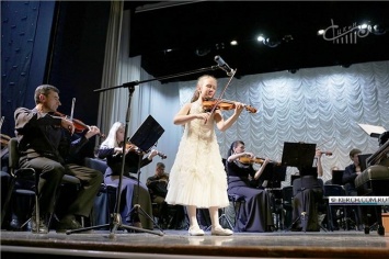 Юная керчанка выступила в роли солистки Севастопольского симфонического оркестра