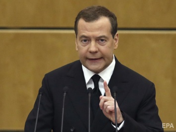 Премьер РФ Медведев потребовал за неделю найти виновных в "умышленном загрязнении" нефти в нефтепроводе "Дружба"