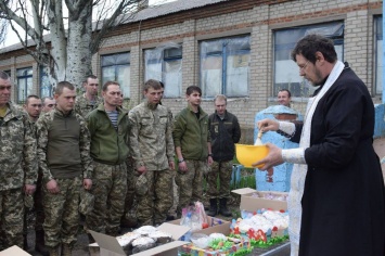 Бойцы ВСУ показали "убойную писанку" - самую необычную в Украине: такого вы еще не видели