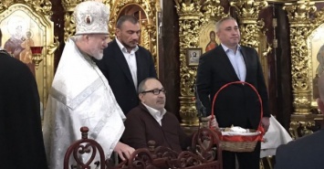 Геннадий Кернес передал частицы Благодатного огня в храмы Харькова