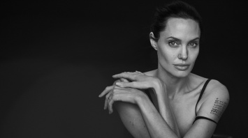 Становится только хуже: Анджелину Джоли парализовало