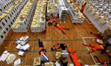 В Индонезии от переутомления во время выборов умерли более 270 работников избирательных комиссий