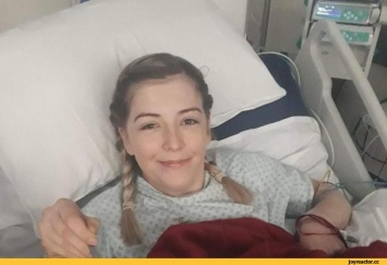 В Британии девушку разбил инсульт из-за привычки хрустеть шеей