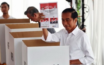 В Индонезии от переутомления умерли почти 300 членов избирательных комиссий
