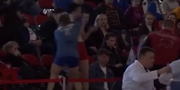 Российская самбистка после боя жестоко избила победившую ее соперницу