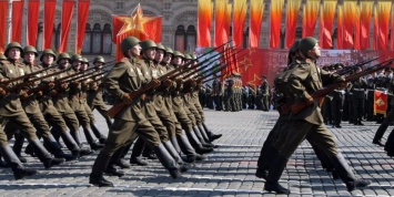 Кремль объяснил, почему Парад Победы в этом году снова пройдет без зарубежных лидеров