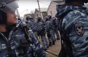 "Советуем не покидать город": в Симферополе после обысков задержали крымского татарина, а затем отпустили домой