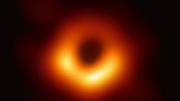 Черная дыра сделала «выстрел» в сторону Земли