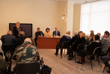 Вадим Новинский встретился с семьями погибших 2 мая в Доме Профсоюзов